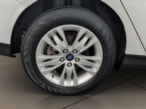 Used 2012 Ford Focus SEL w/ SEL/Titanium Winter Pkg FWD image 21