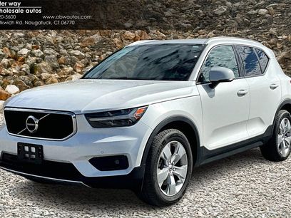 Used 2022 Volvo XC40 T5 Momentum