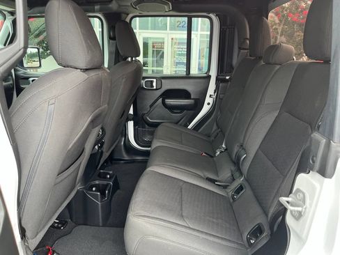 Used 2023 Jeep Gladiator Sport AWD/4WD image 12