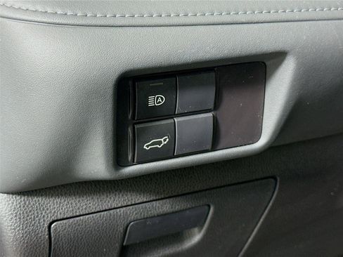 Used 2022 Toyota Highlander XLE image 7