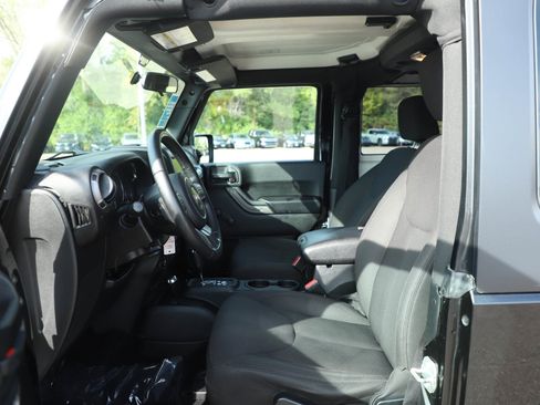 Used 2017 Jeep Wrangler Sport w/ Connectivity Group AWD/4WD image 17