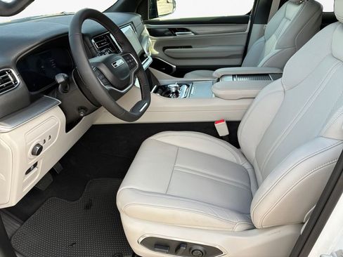 New 2026 Jeep Grand Wagoneer Limited AWD/4WD image 19