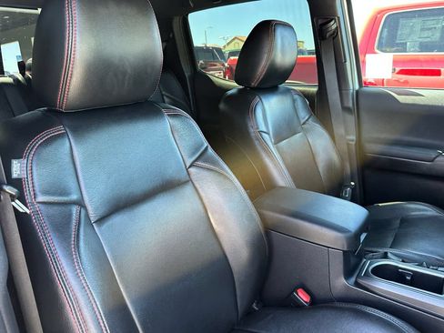 Used 2021 Toyota Tacoma TRD Off-Road w/ Technology Package AWD/4WD image 17