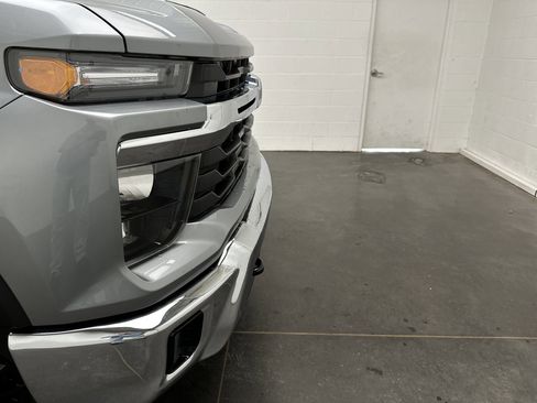 Used 2024 Chevrolet Silverado 2500 LT w/ Convenience Package image 2