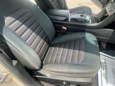 Used 2017 Ford Fusion SE w/ Fusion SE Technology Package FWD image 22