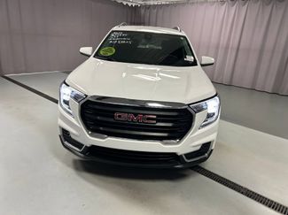 Used 2024 GMC Terrain SLE w/ Driver Convenience Package FWD video 2