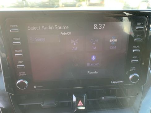 Used 2021 Toyota Corolla LE w/ Carpet Mat Package (TMS) image 17