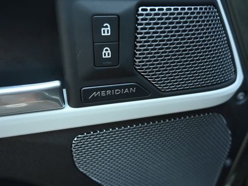 Used 2021 Land Rover Defender 90 First Edition image 37