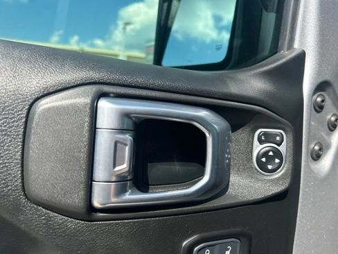Used 2020 Jeep Gladiator Sport w/ Quick Order Package 24S AWD/4WD image 18