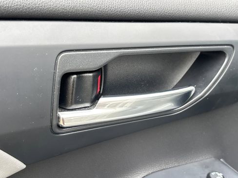 Used 2022 Toyota Highlander XLE image 7