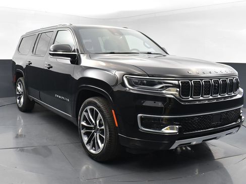 Used 2023 Jeep Wagoneer L Series III w/ Premium Group I image 7