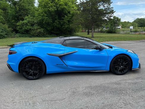 Used 2023 Chevrolet Corvette Z06 RWD image 18