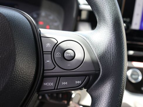 Used 2025 Toyota Corolla LE FWD image 30