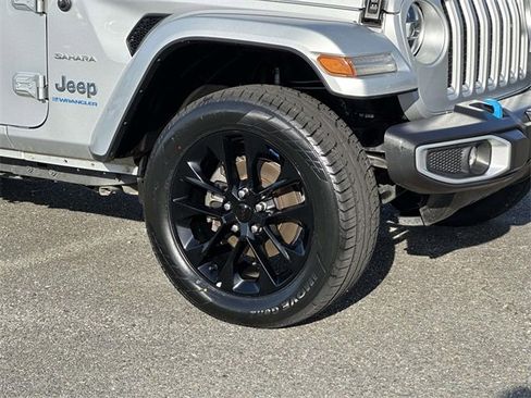 Used 2023 Jeep Wrangler Unlimited Sahara image 9