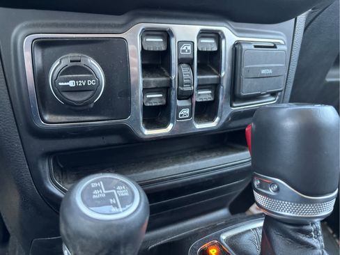 Used 2022 Jeep Wrangler Unlimited Sahara w/ Cold Weather Group image 16