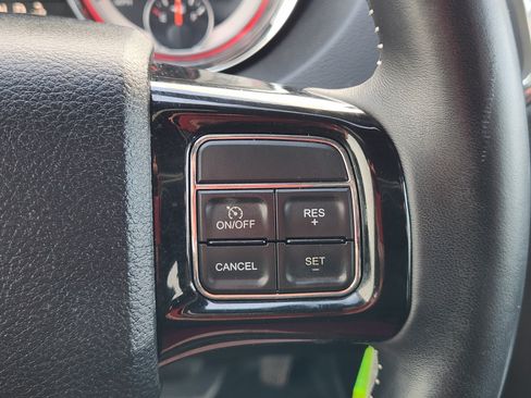 Used 2019 Dodge Grand Caravan SE FWD image 28