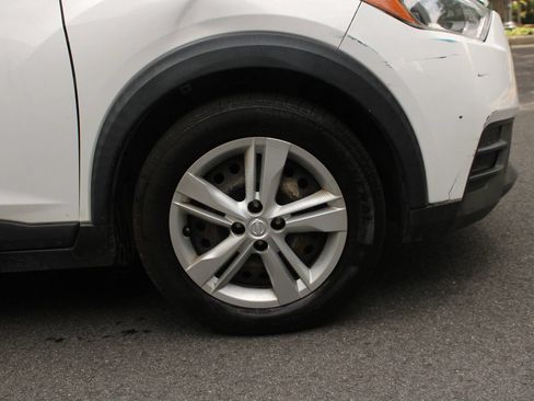 Used 2020 Nissan Kicks S FWD image 4