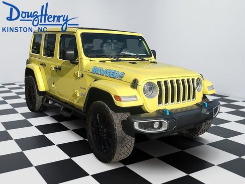 Used 2022 Jeep Wrangler Unlimited Sahara w/ Cold Weather Group AWD/4WD image 7
