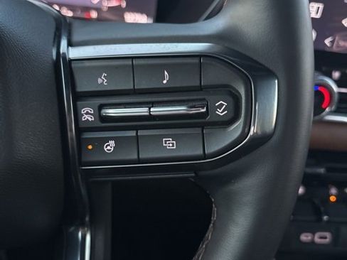 Used 2024 GMC Canyon AT4 w/ AT4 Premium Package image 17