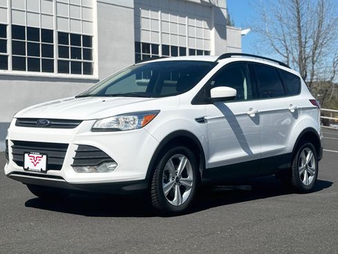Used 2014 Ford Escape SE w/ Equipment Group 201A image 2