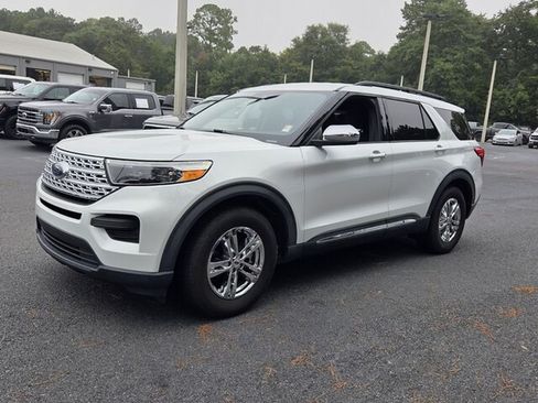 Used 2020 Ford Explorer XLT w/ Comfort Package RWD image 3