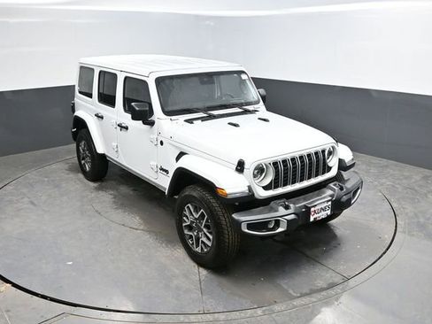 Used 2025 Jeep Wrangler Sahara image 38