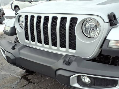 Used 2023 Jeep Gladiator Sport image 33