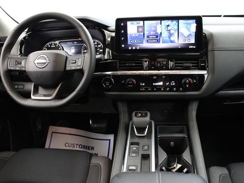 Used 2026 Nissan Pathfinder SV FWD image 9