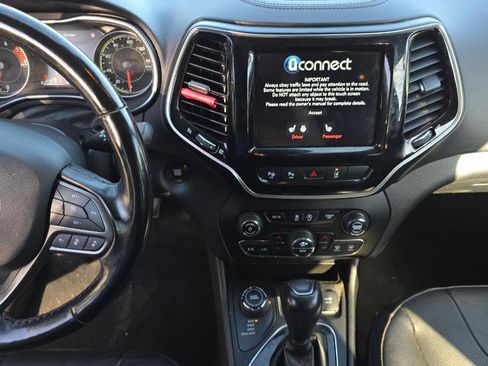 Used 2021 Jeep Cherokee Limited image 10