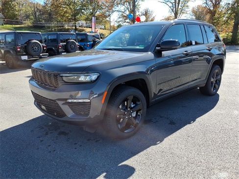 New 2025 Jeep Grand Cherokee Limited w/ Luxury Tech Group II image 8