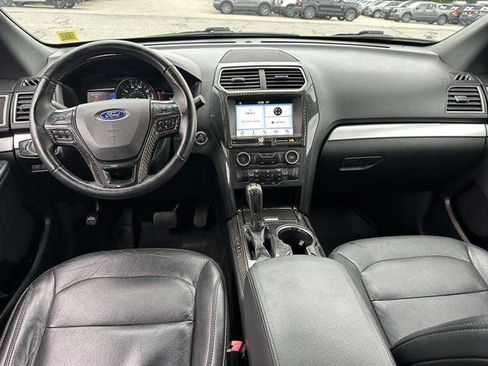 Used 2017 Ford Explorer XLT w/ Equipment Group 202A AWD/4WD image 12