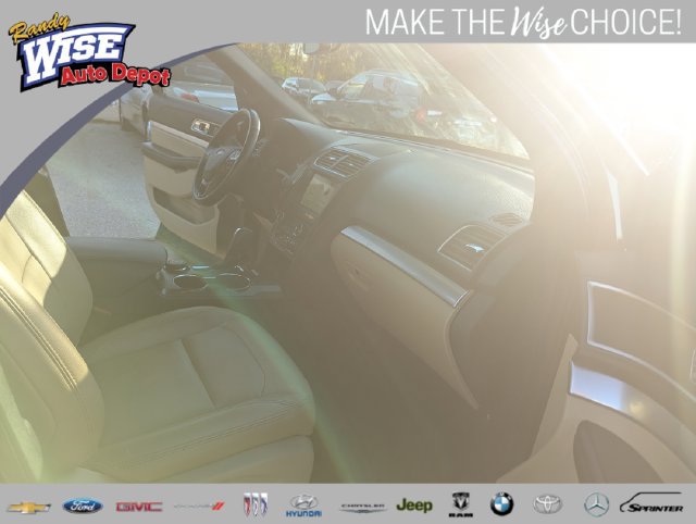 Used 2017 Ford Explorer XLT w/ Equipment Group 202A AWD/4WD image 23