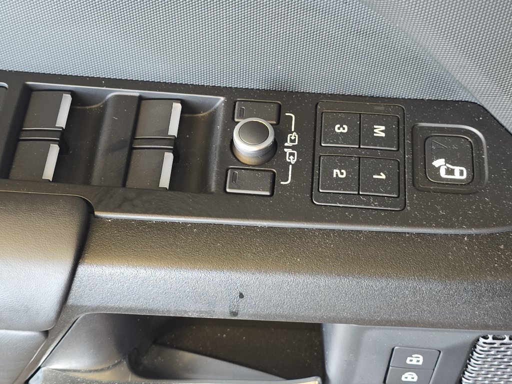 Used 2022 Land Rover Defender 110 V8 AWD/4WD image 29