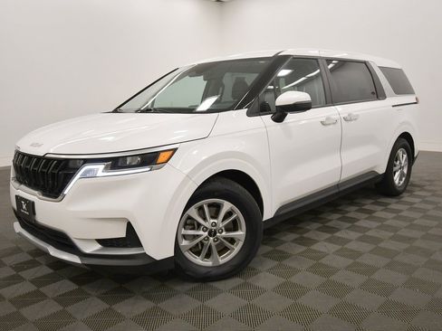 Certified 2024 Kia Carnival LX image 2