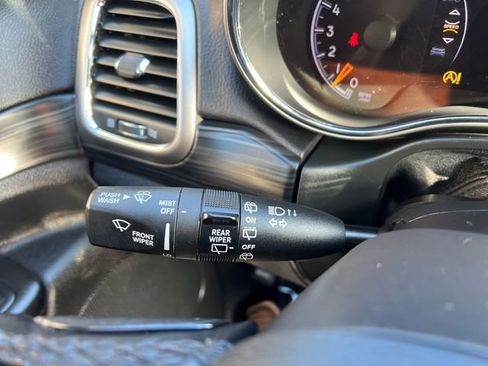 Used 2020 Jeep Grand Cherokee Altitude image 29