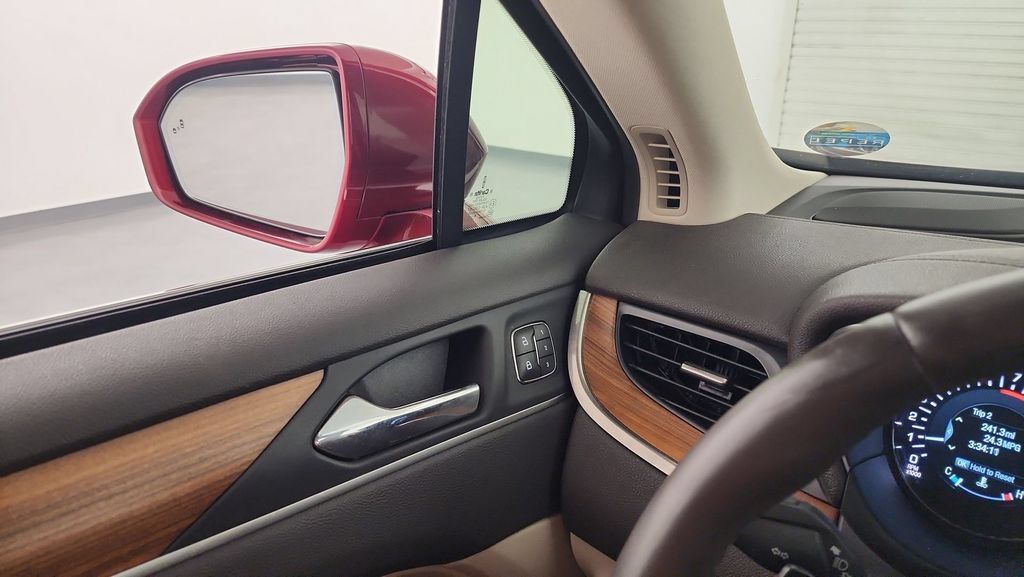 Used 2019 Lincoln MKC Select w/ Select Plus Package AWD/4WD image 20