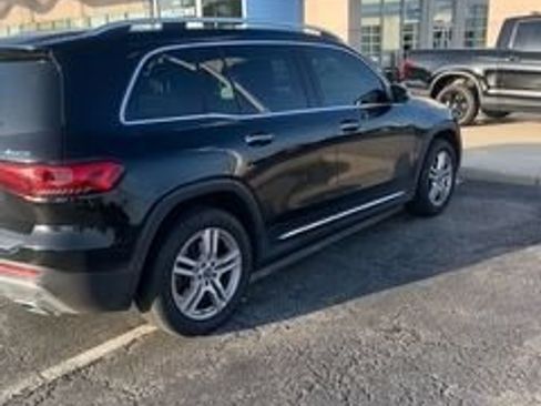 Used 2021 Mercedes-Benz GLB 250 4MATIC image 3