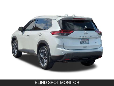 Certified 2025 Nissan Rogue SL w/ Tech Package image 7