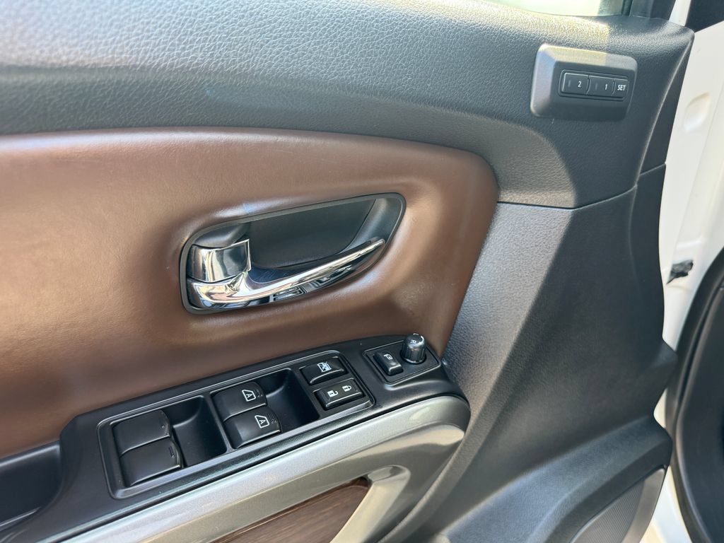 Used 2018 Nissan Titan Platinum Reserve AWD/4WD image 16