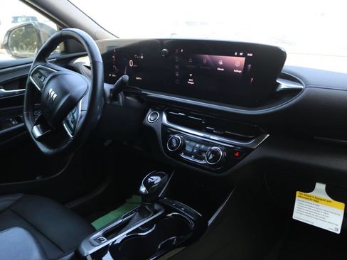 Used 2025 Buick Envista Sport Touring w/ Convenience I Package FWD image 19