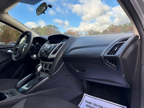 Used 2013 Ford Focus SE w/ SE Winter Pkg image 19