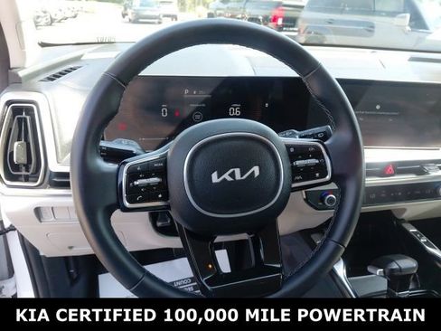 Used 2025 Kia Sorento S image 11