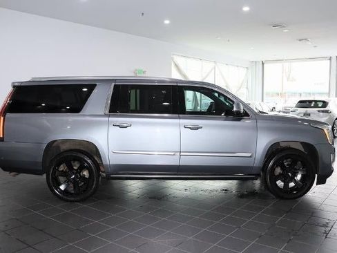 Used 2019 Cadillac Escalade ESV Premium Luxury image 6