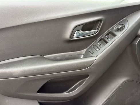 Used 2020 Chevrolet Trax LT w/ Redline Edition image 23