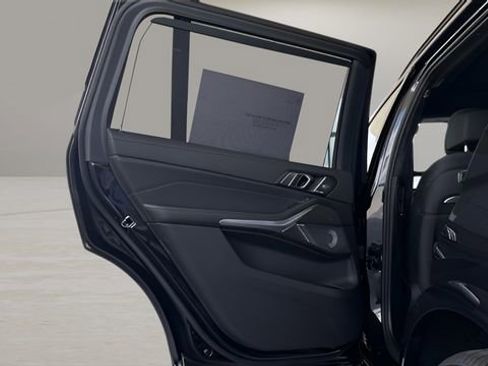 Used 2026 BMW X7 M60i image 45