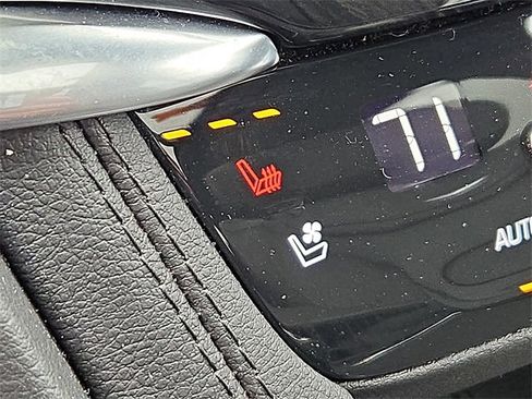 Used 2025 Cadillac XT6 Premium Luxury image 36