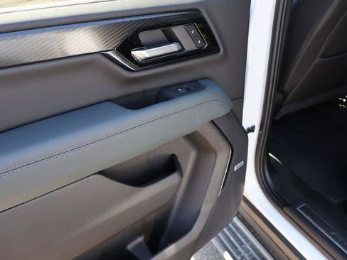 New 2026 GMC Yukon XL AT4 w/ AT4 Premium Plus Package AWD/4WD image 10