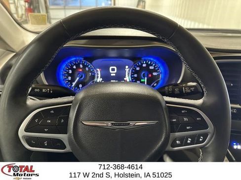 Used 2024 Chrysler Pacifica Touring-L image 12