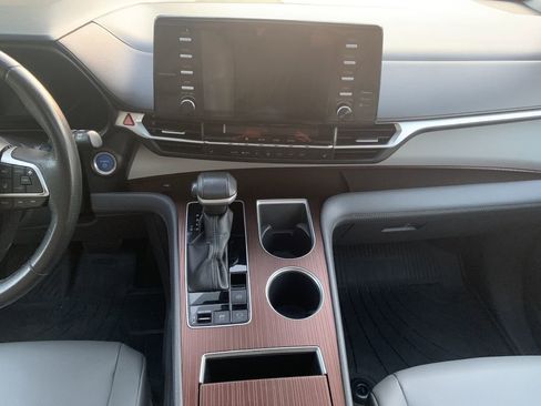 Used 2022 Toyota Sienna XLE image 16