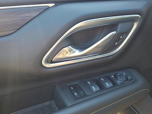 Used 2024 GMC Yukon SLT w/ SLT Luxury Package image 14